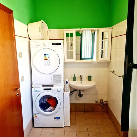 Bernina Station Centre 4 -